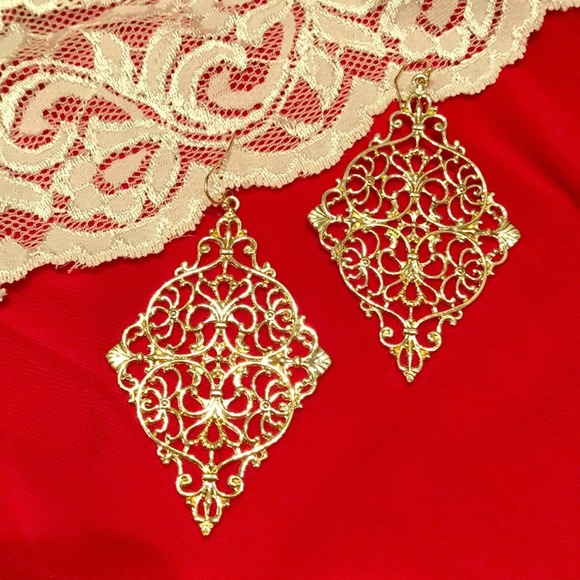 Boutique Jewelry - 2/$15🔥 Golden Filigree Earrings